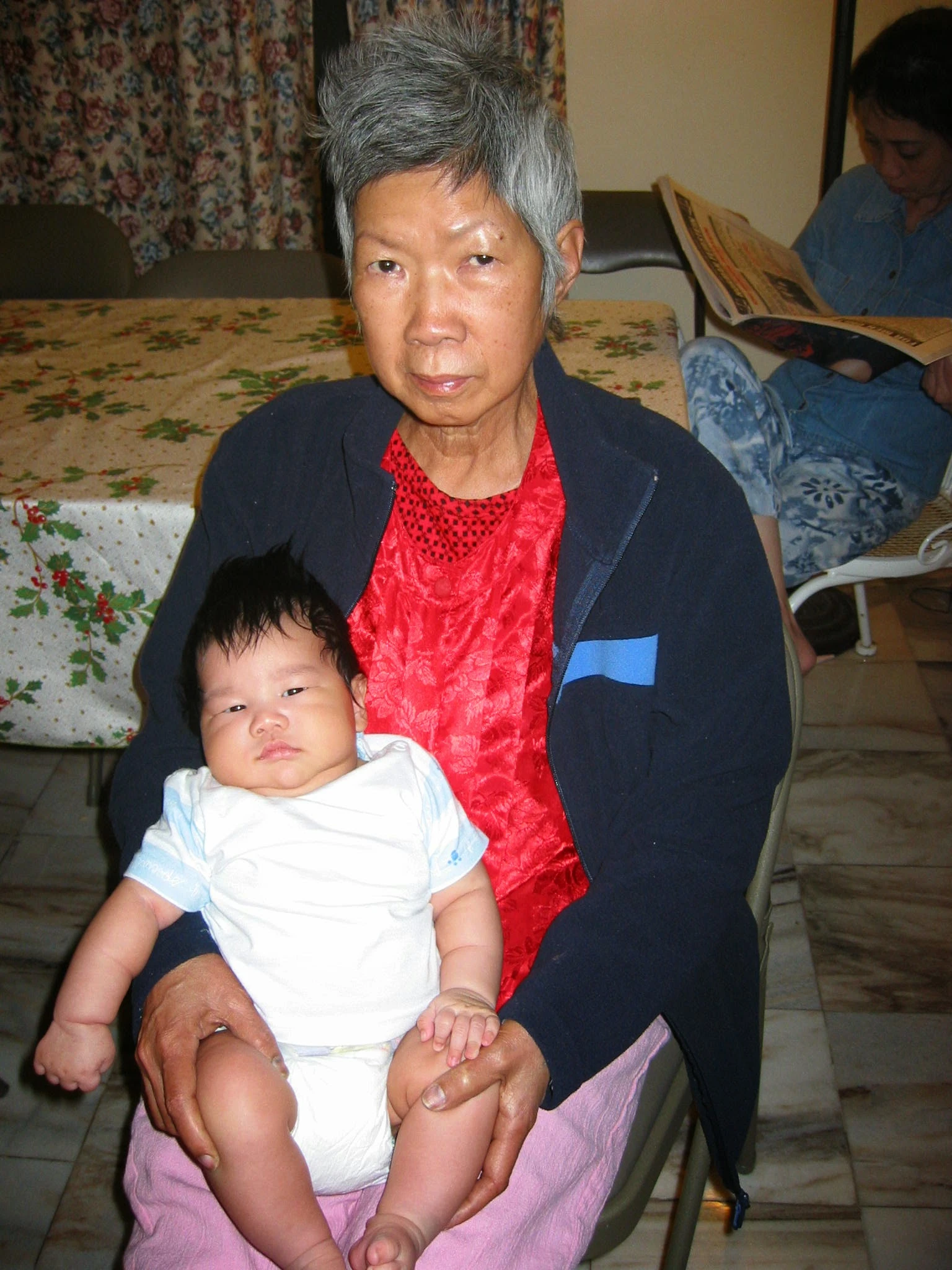 Mẹ holding baby Phi Tâm in 2003.